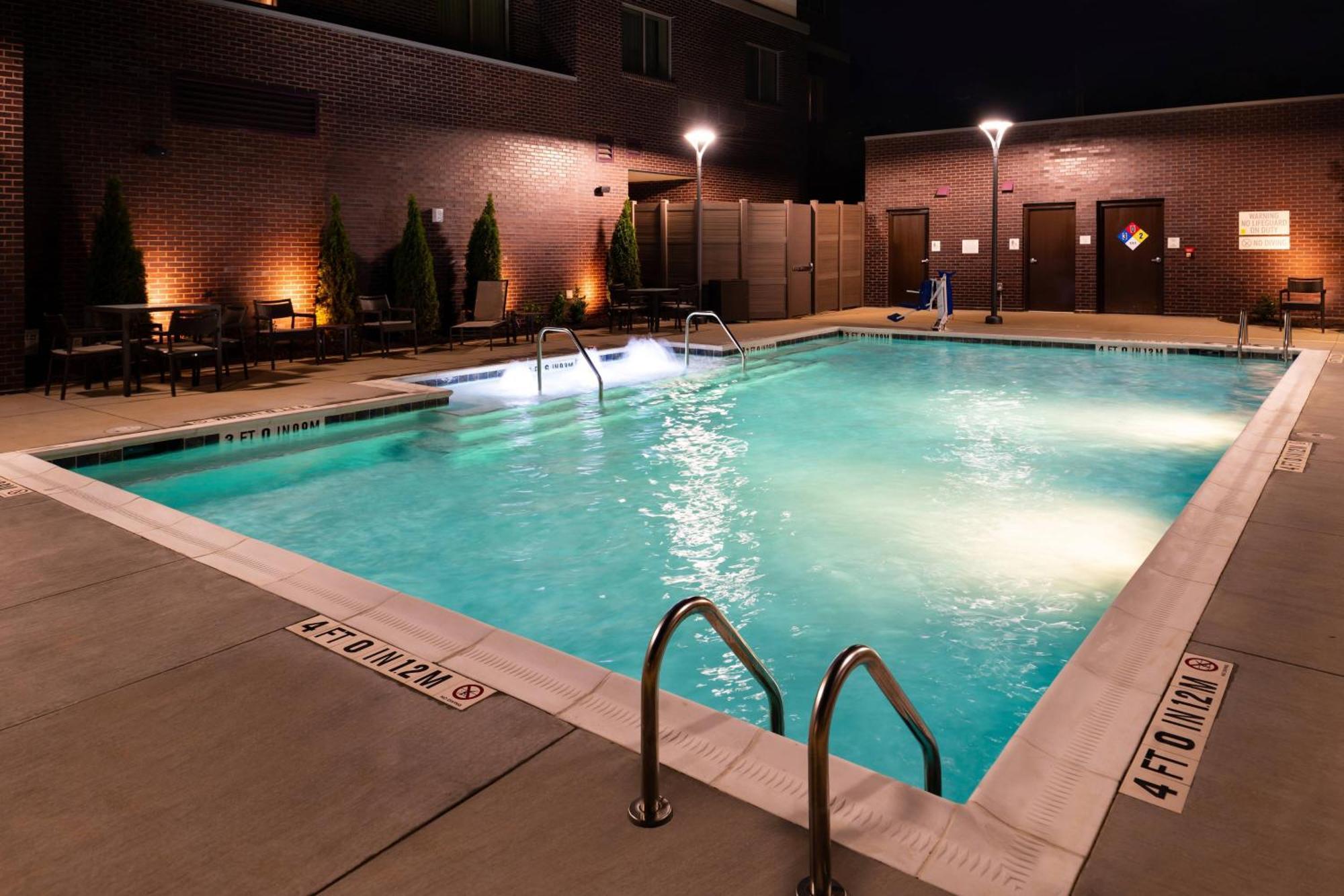 Courtyard By Marriott Charlotte Northlake Exterior foto